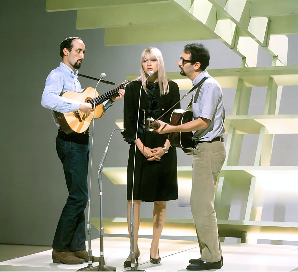 Peter, Paul and Mary Blowing in the Wind (1963)